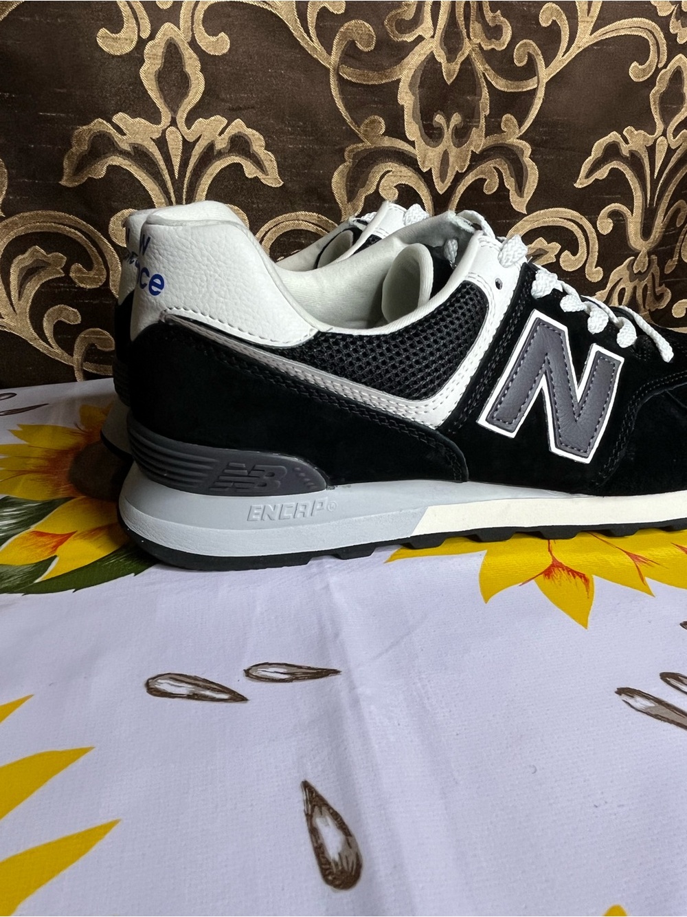 Men’s New Balance 574 Classic Black & White Running Sneakers - US M11 - Picture 6 of 15